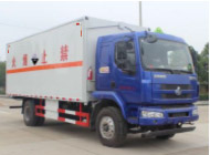 东风柳汽乘龙M3（6.6米）腐蚀性物品厢式运输车 额载10.055吨
